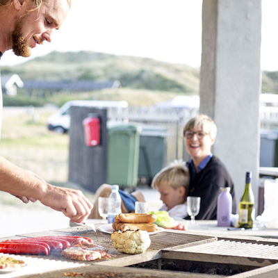 Vejers Strand Camping Pladsen Faciliteter Grillhytte Aftensmad